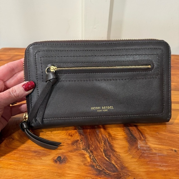 henri bendel Handbags - NWT Henri Bendel Mercer Dark Brown Portfolio Wallet $198 Retail